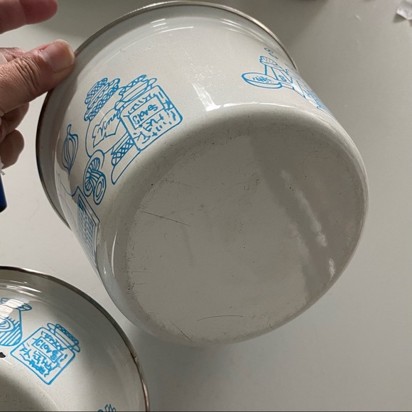 Vintage Enamelware Cookware - Picture 5 of 7